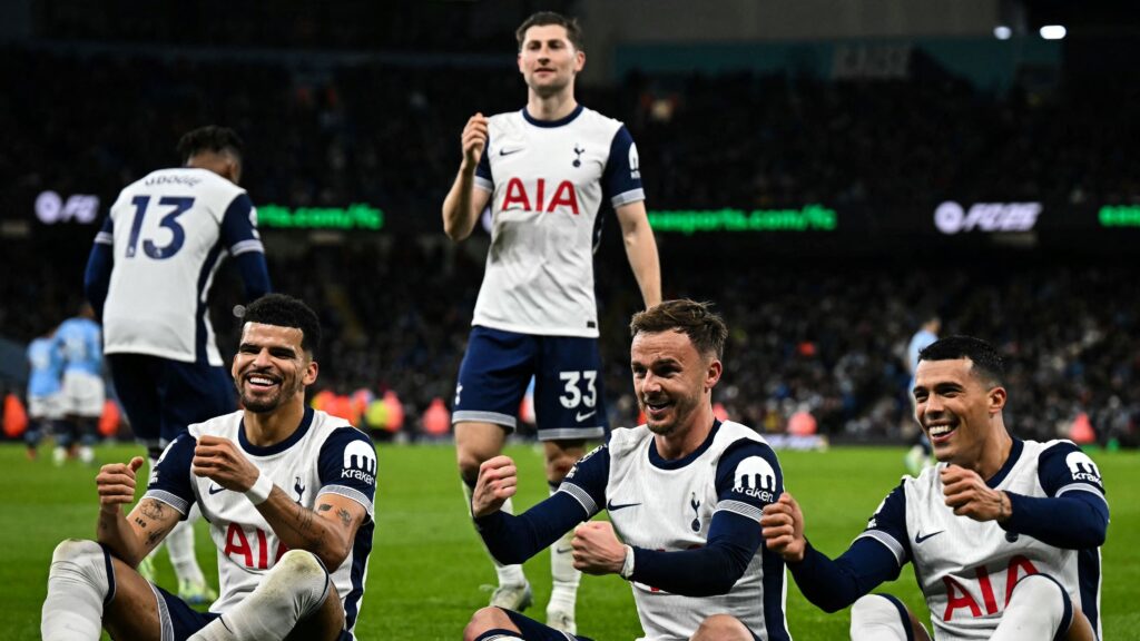 TOPSHOT-FBL-ENG-PR-MAN CITY-TOTTENHAM