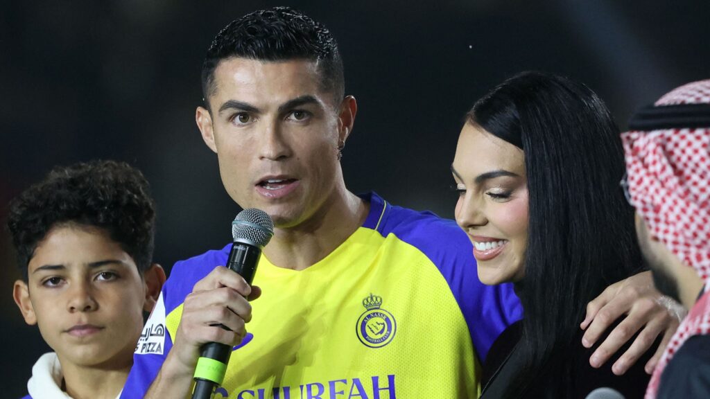 TOPSHOT-FBL-KSA-NASSR-RONALDO