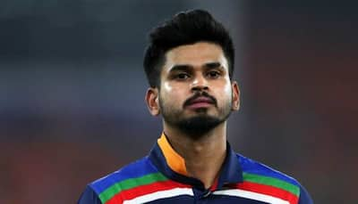 Shreyas Iyer Gives Autograph To Female Fan In A Restaurant - Watch