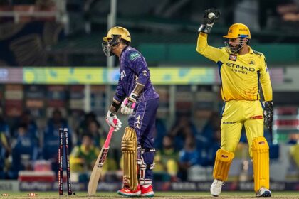 Sunil-Narine-and-MS-Dhoni