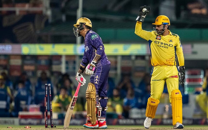 Sunil-Narine-and-MS-Dhoni