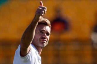 England's James Anderson acknowledges the crowd after taking his 700th Test wicket following the dismissal of India's Kuldeep Yadav, caught out by Ben Foakes