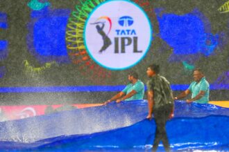 SRH vs DC: Groundsmen drag covers as rain stopped play during match 55 of the Indian Premier League (IPL 2025) between Sunrisers Hyderabad and Delhi Capitals at the Rajiv Gandhi International Stadium, Hyderabad. (Sportzpics for IPL)