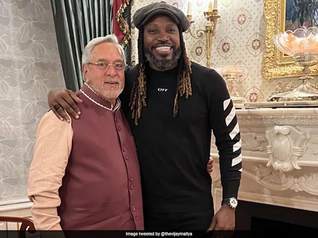 4u71b0qg_chris-gayle-vijay-mallya-twitter_625x300_22_june_22-1