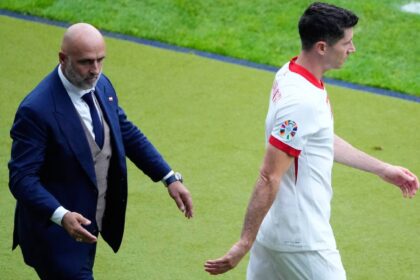 Michal Probierz resigns Robert Lewandowski