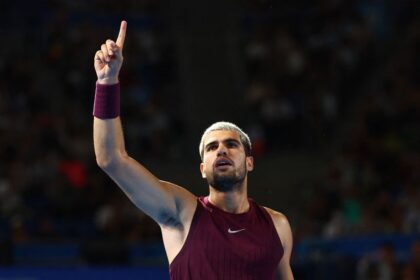 Carlos Alcaraz has reached the Japan Open final in Tokyo.