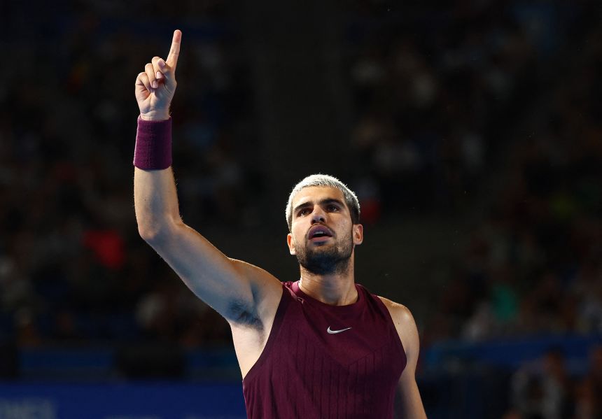 Carlos Alcaraz has reached the Japan Open final in Tokyo.