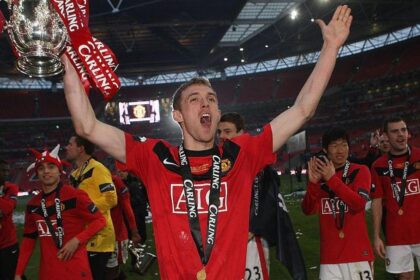 Darren Fletcher lifts the Carling Cup in 2010
