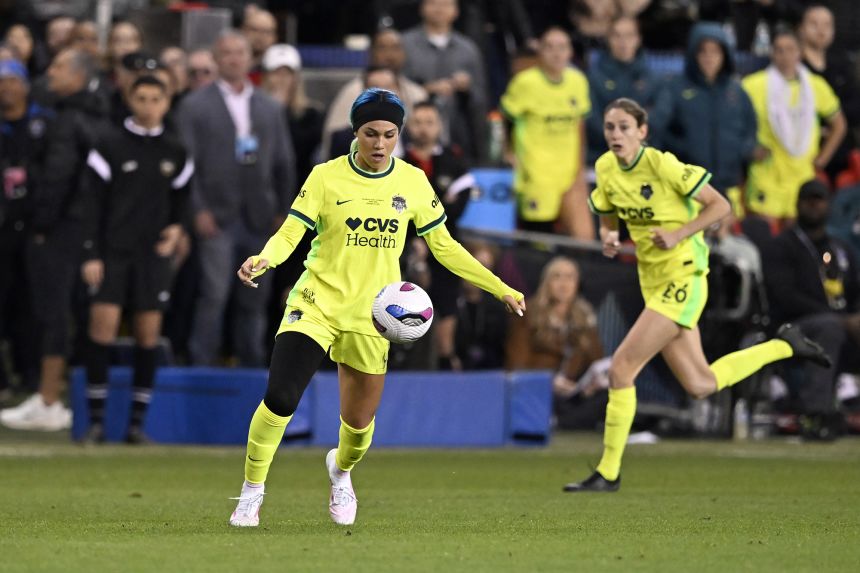 Rodman controls the ball during the NWSL Championship 2025 final against NJ/NY Gotham FC at PayPal Park on November 22, 2025.