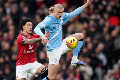 Lisandro Martinez Manchester derby