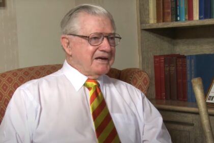 Former Australian cricketer Neil Harvey says he has been disappointed with the England team that has toured Australia this year for The Ashes. (Photo: Screengrab via YouTube/Aquarius Creative)