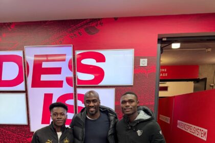 Otto Addo watches Edmund Baidoo and Jonas Adjetey in Europa League