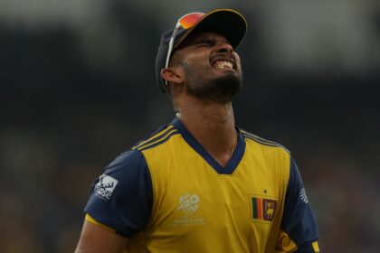 Sri Lanka skipper Dasun Shanaka in action during T20 World Cup. (PHOTO: AP)