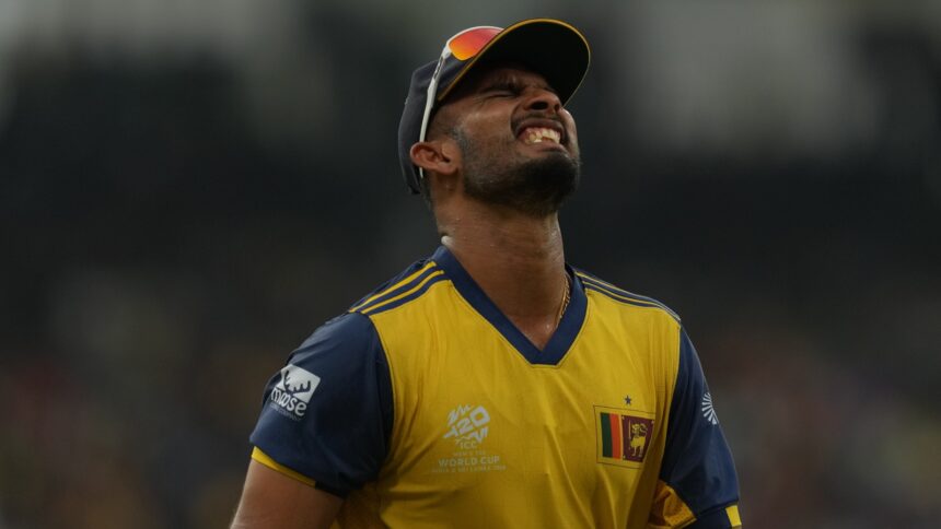 Sri Lanka skipper Dasun Shanaka in action during T20 World Cup. (PHOTO: AP)