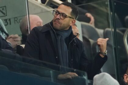 Chelsea's manager Liam Rosenior gestures on stands during the Premier League match against Fulham. (PHOTO: AP)