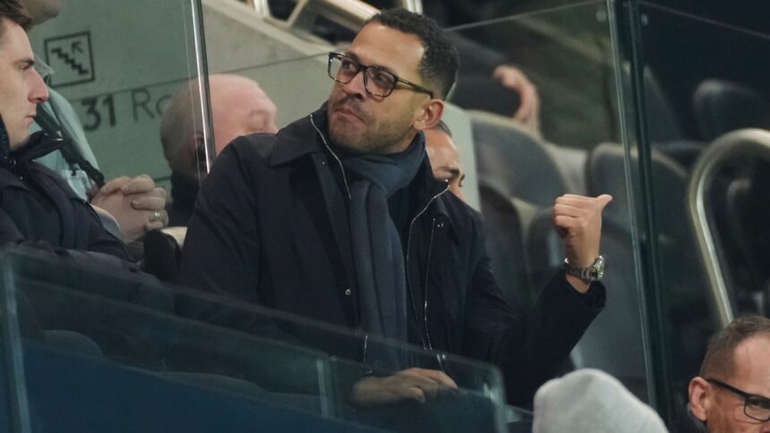 Chelsea's manager Liam Rosenior gestures on stands during the Premier League match against Fulham. (PHOTO: AP)
