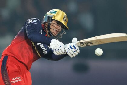 RCB head coach Malolan Rangarajan said that Mandhana had been battling high fever before the final and told him that she would play the match, despite being ill. (CREIMAS)