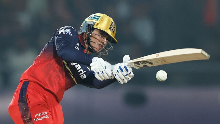 RCB head coach Malolan Rangarajan said that Mandhana had been battling high fever before the final and told him that she would play the match, despite being ill. (CREIMAS)