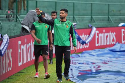 Zimbabwe skipper Sikander Raza acknowledges the support from travelling fans in Pallekele. (PHOTO: AP)