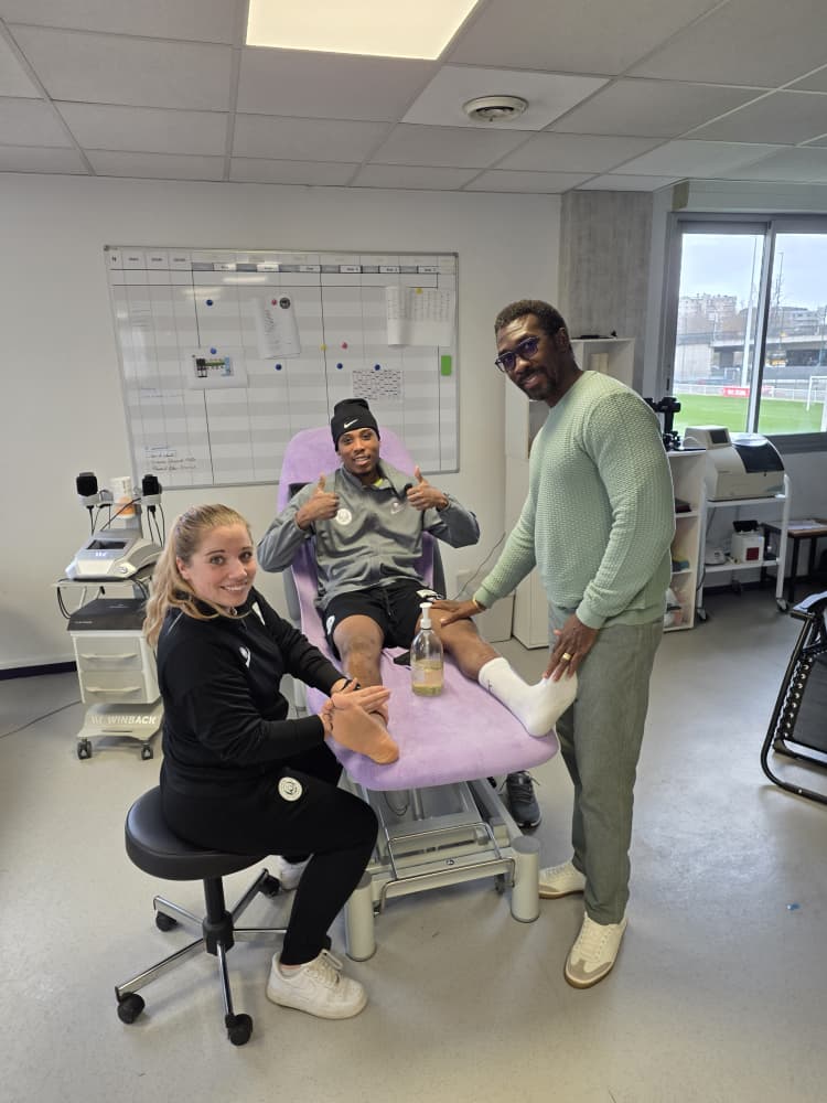 Black Stars Doctor Prince Pambo shows support to Francis Abu in Toulouse