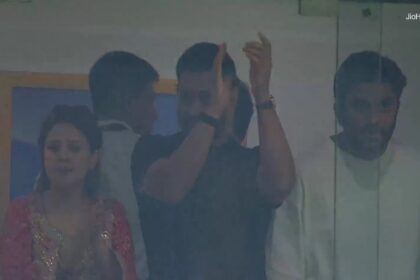 MS Dhoni with wife Sakshi at Wankhede Stadium