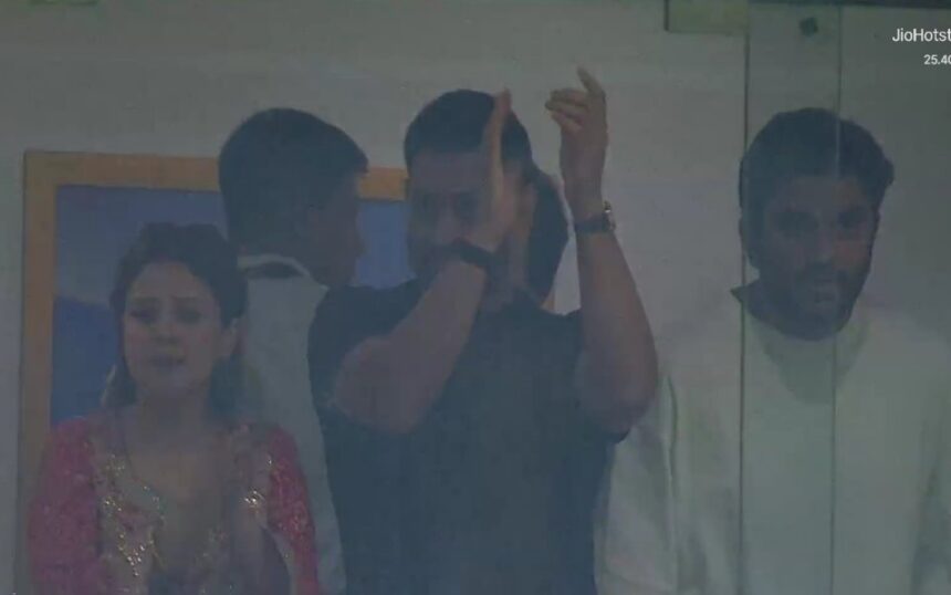 MS Dhoni with wife Sakshi at Wankhede Stadium