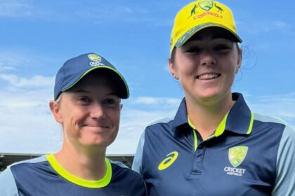 Alyssa Healy (left) poses with Lucy Hamilton after presenting her a debutant's cap ahead of the third Women's ODI.