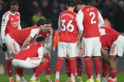 Arsenal team players talk before the Premier League soccer match between Wolverhampton Wanderers and Arsenal in Wolverhampton. (AP Photo)