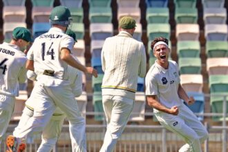 Brett Randell became the first bowler in 254 years to pick up five wickets in five balls in FC cricket. (X)