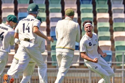 Brett Randell became the first bowler in 254 years to pick up five wickets in five balls in FC cricket. (X)