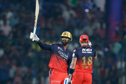 Krunal-Pandya-and-Virat-Kohli