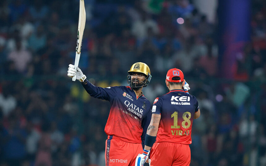 Krunal-Pandya-and-Virat-Kohli