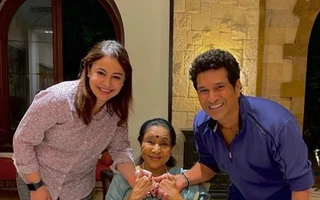 Sachin Tendulkar and Asha Bhosle