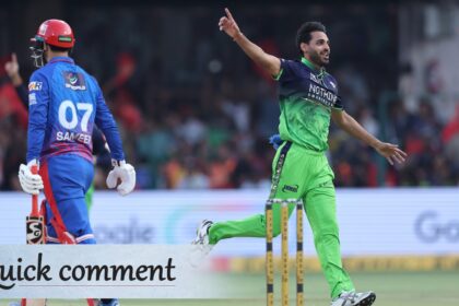 Bhuvneshwar Kumar IPL Powerplay RCB vs DC