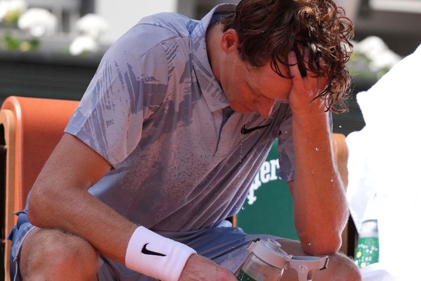 Jannik Sinner cools himself with water during a break in his second-round match on Thursday.