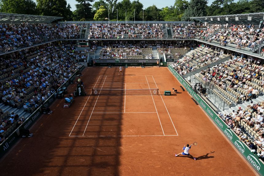 Temperatures hit the low 90s in Paris as Ruud and Safiullin battled across five sets.