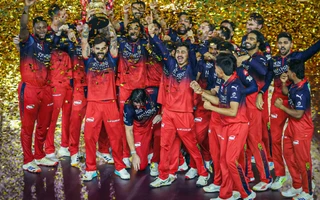 RCB lifting trophy