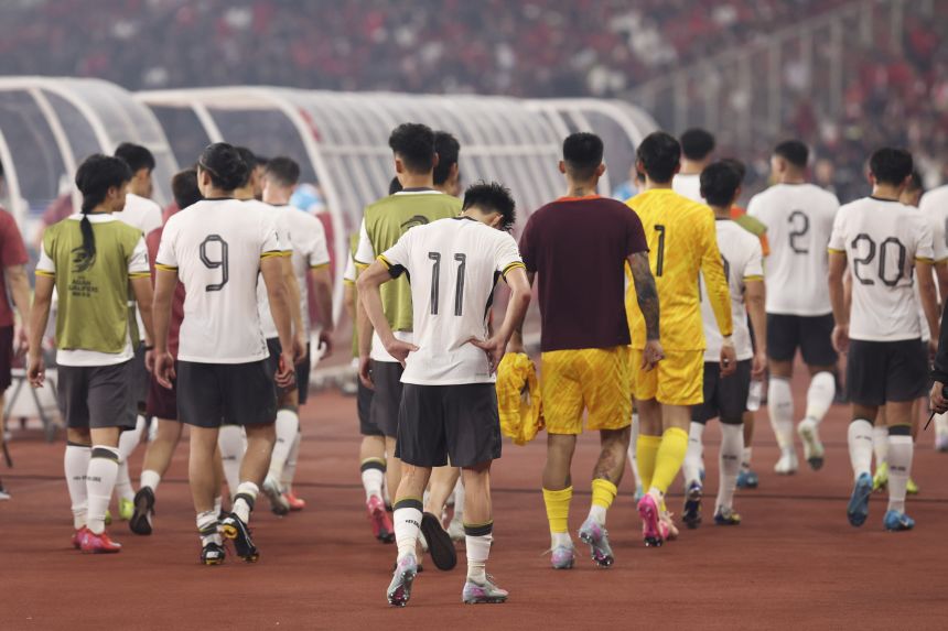 Chinese players react after losing to Indonesia last year to miss out on the World Cup.