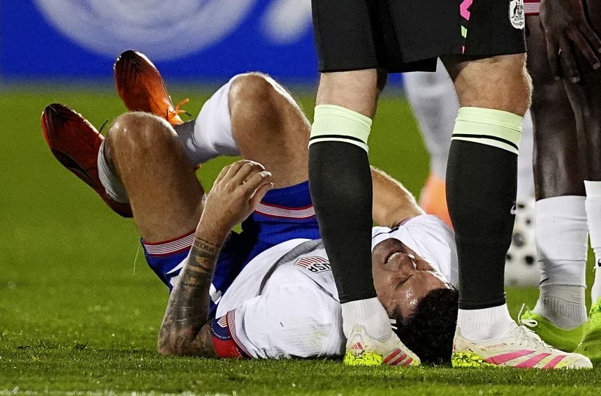 Christian Pulisic winces in pain during the October 2025 friendly between Australia and the United States.