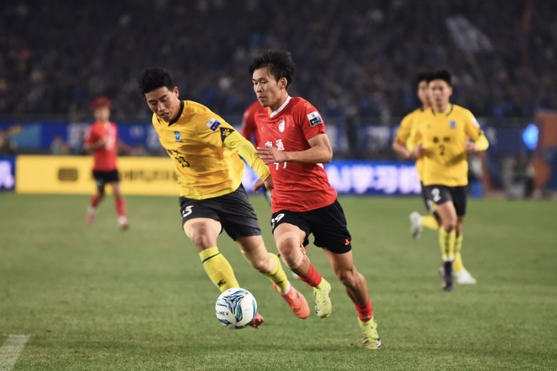 Players compete in the <em>Suchao</em> final between Taizhou and Nantong in November.