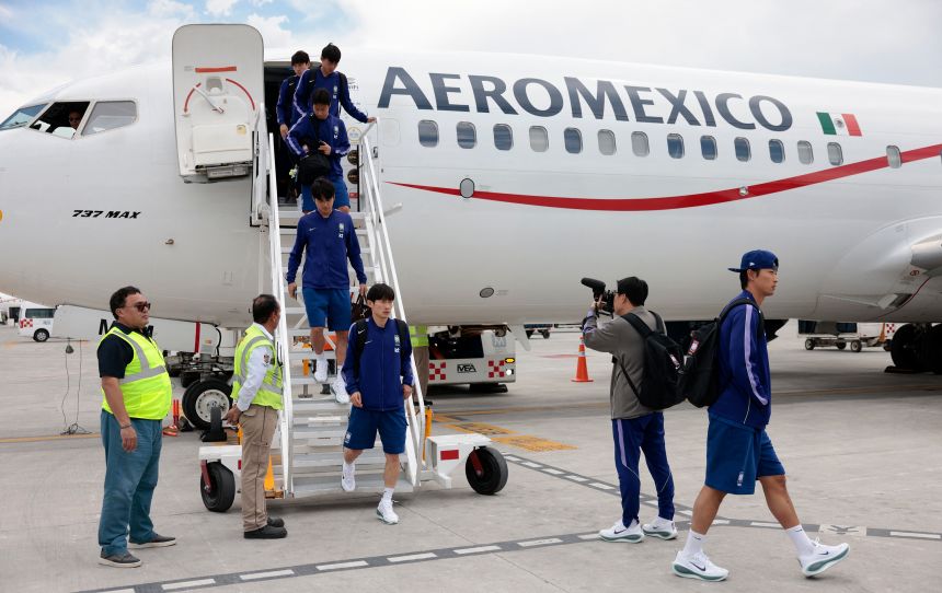 South Korea's players arrive at the Guadalajara International Airport Miguel Hidalgo on June 5 ahead of the FIFA 2026 World Cup.