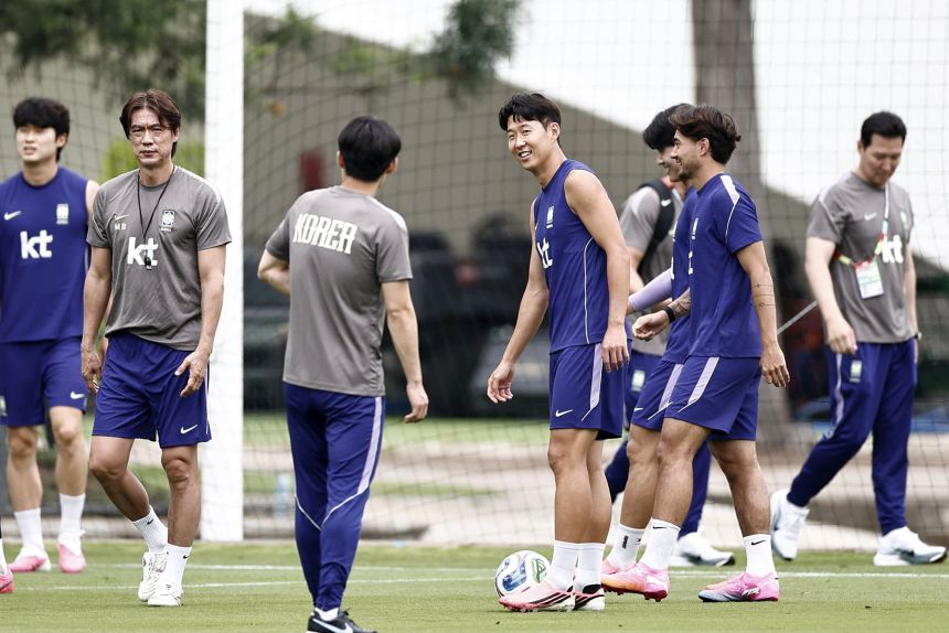 Son Heung-min (C) is the main man for South Korea's hopes at this tournament.