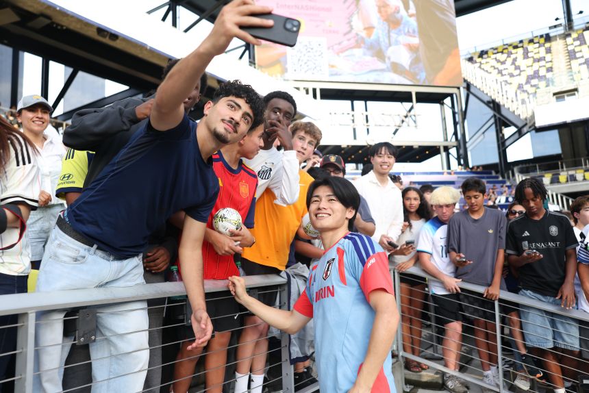 Japan's Ayase Ueda poses for a picture with fans during an open practice in Nashville on Monday.