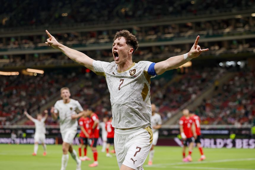 Ladislav Krejčí scored a great header off a set-play for Czech Republic in their 2-1 loss to South Korea.