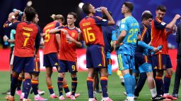 ATLANTA, GEORGIA - JUNE 15: Spain players take a drink during a hydration break in the FIFA World Cup 2026 Group H match between Spain and Cabo Verde at Atlanta Stadium on June 15, 2026 in Atlanta, Georgia. (Photo by Buda Mendes/Getty Images)