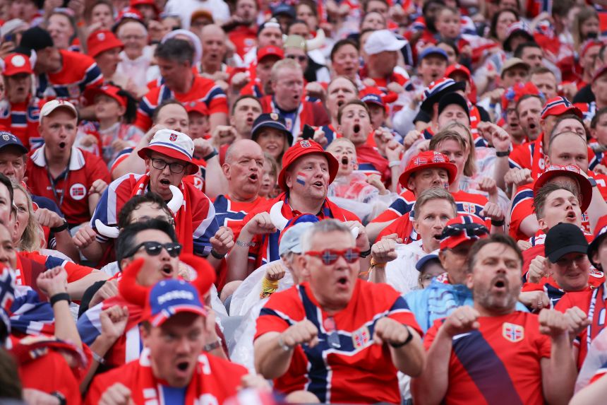 Norway fans did the "Viking Row" throughout the match against Senegal at MetLife Stadium on Monday.