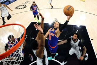 jalen-brunson-knicks-layup-g.jpg