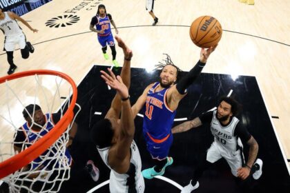 jalen-brunson-knicks-layup-g.jpg