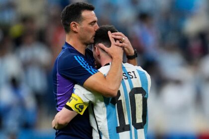 Lionel Scaloni Messi FIFA World Cup 2022