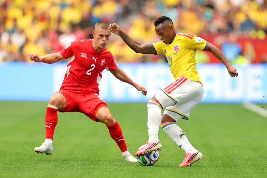 Jáminton Campaz #21 of Colombia controls the ball against Miro Muheim #2 of Switzerland.